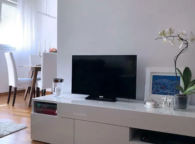 Apartment Buble Split